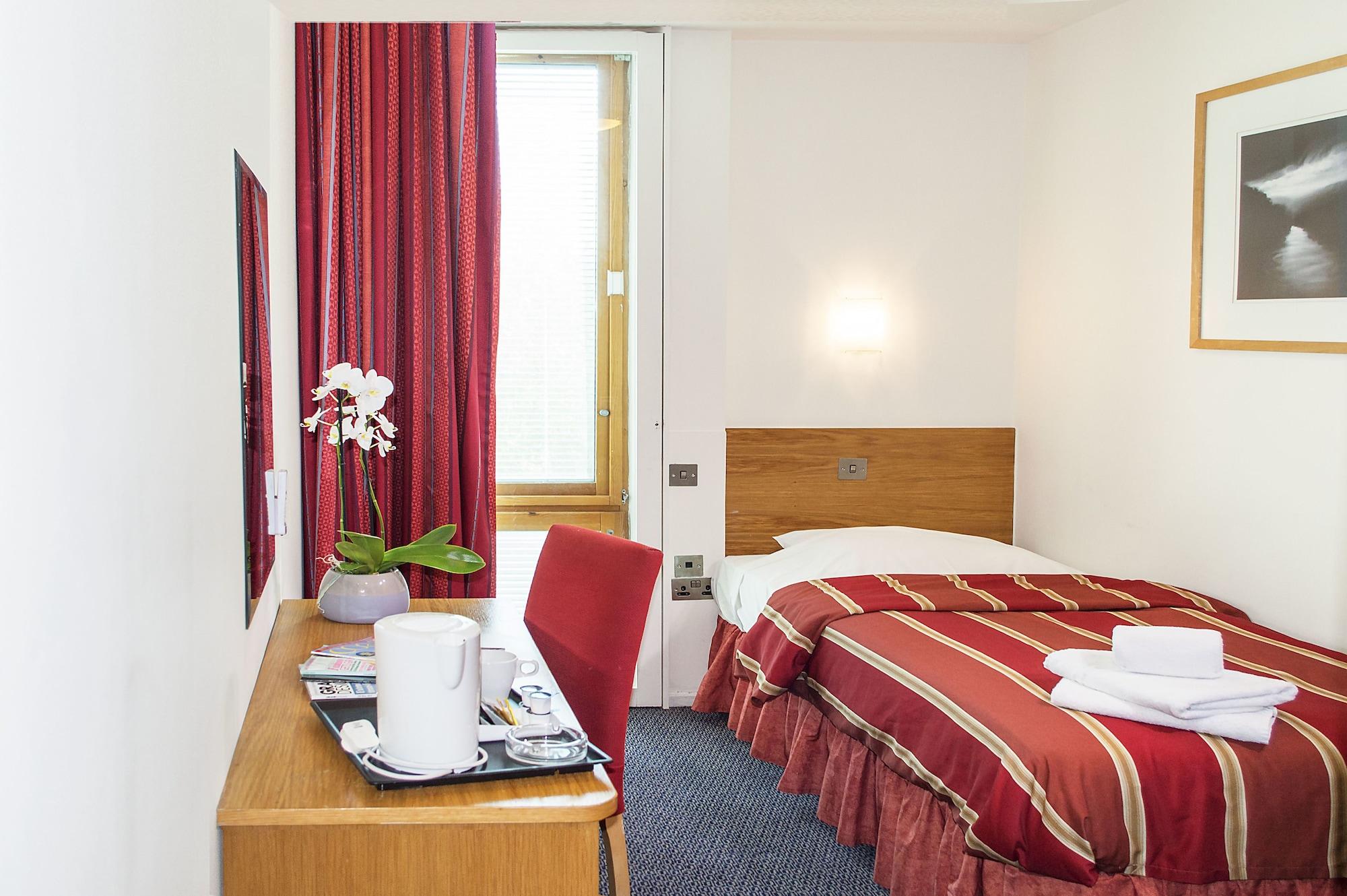 St Giles Heathrow - A St Giles Hotel Feltham Exterior foto
