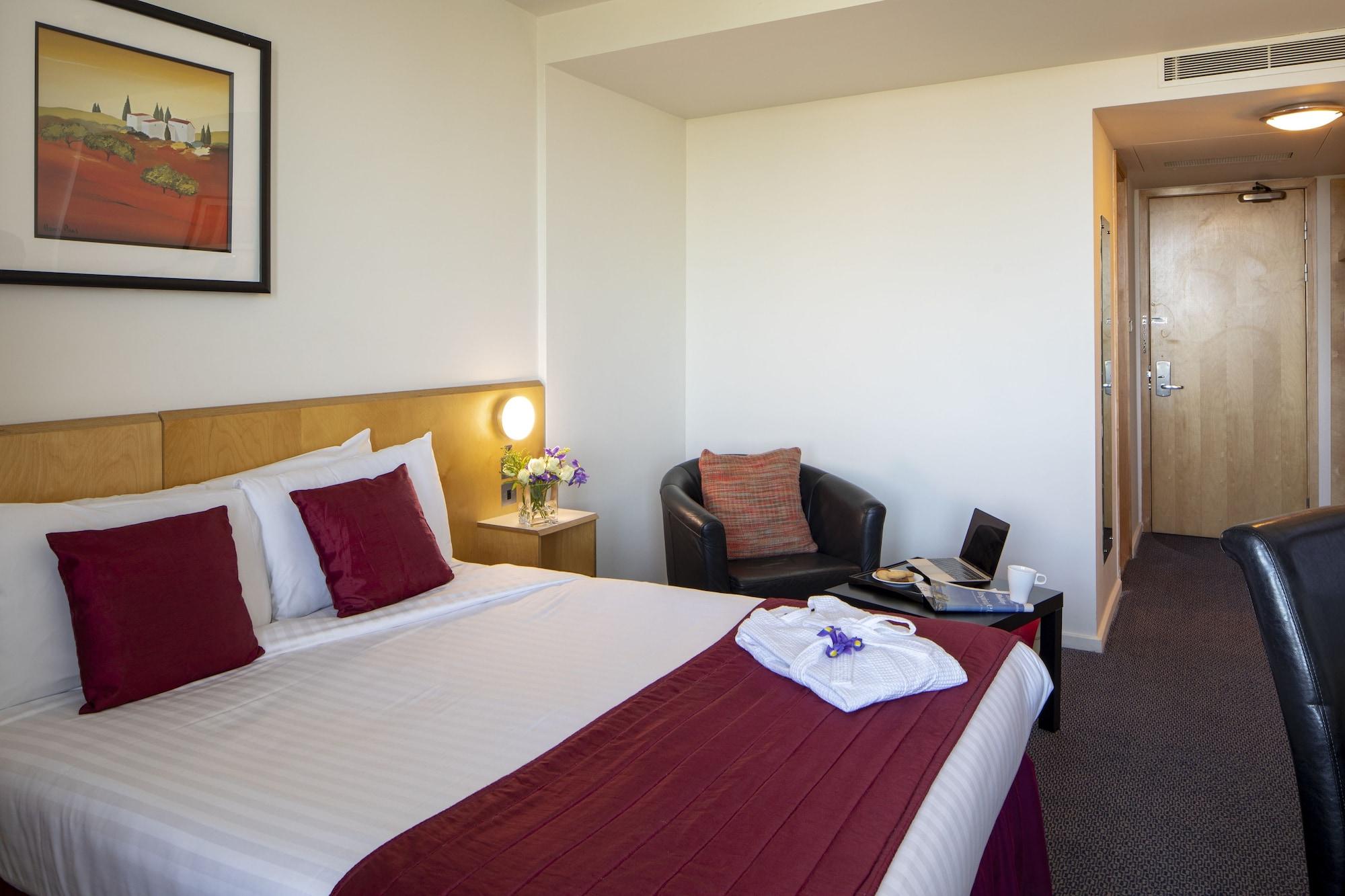St Giles Heathrow - A St Giles Hotel Feltham Exterior foto